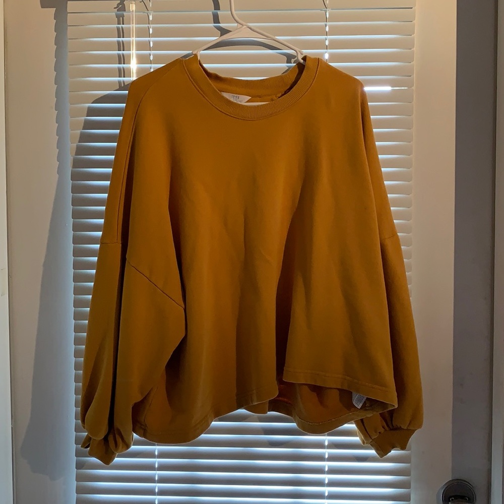 Gold sweater. Size XXL